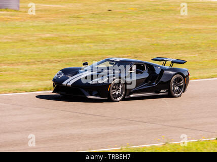 Ford GT, Passagiere für Fahrten in Goodwood für Nächstenliebe Stockfoto