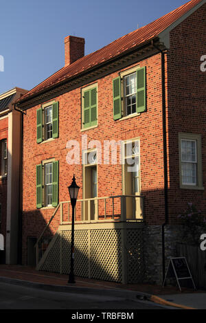 Die Stonewall Jackson House, hier dargestellt, ist ein Wahrzeichen und beliebte Touristenattraktion in der historischen Stadt Lexington Virginia Stockfoto