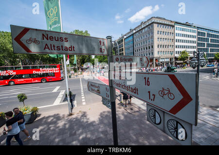 Düsseldorf, Deutschland. Königsalle und Einkaufszentrum Köbogen. Stockfoto