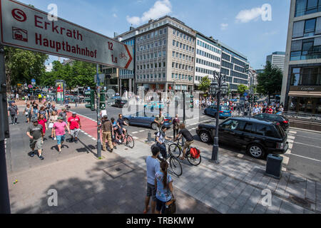 Düsseldorf, Deutschland. Königsalle und Einkaufszentrum Köbogen. Stockfoto