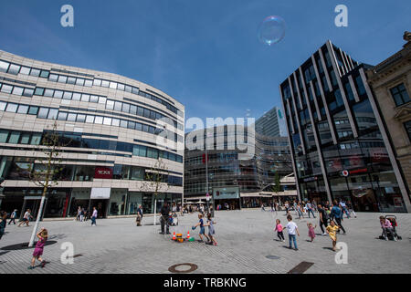 Düsseldorf, Deutschland. Königsalle und Einkaufszentrum Köbogen. Stockfoto