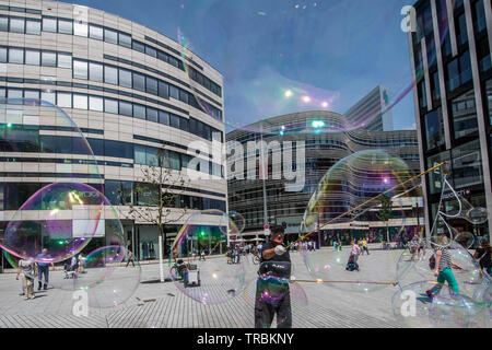 Düsseldorf, Deutschland. Königsalle und Einkaufszentrum Köbogen. Stockfoto