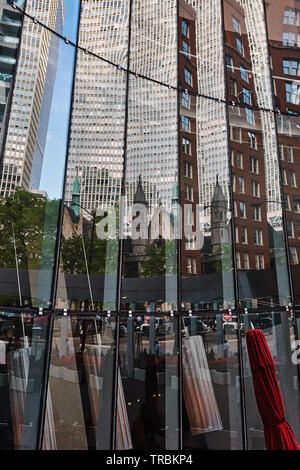 Straßen von Chicago, reflektiert die Architektur Stockfoto