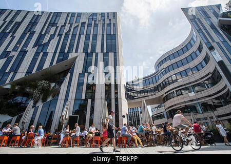 Düsseldorf, Deutschland. Königsalle und Einkaufszentrum Köbogen. Stockfoto