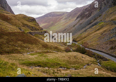 Die beeindruckende Honister Pass im Lake District National Park, Cumbria, England Stockfoto