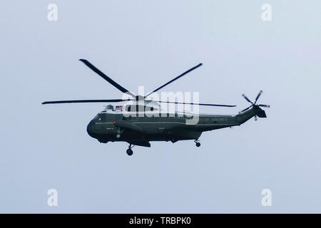 London, Großbritannien. 2. Juni 2019. Der US-Präsidentschaftswahl Hubschrauber durch die United States Marine Helicopter Squadron fliegen über London betrieben Übungen vor Präsident Trümpfe Anreise für einen Staatsbesuch Morgen (Montag). Der Hubschrauber ist Wissen als Marine One nur dann, wenn der Präsident ist an Bord. Foto: Graham Jagd-/Alamy leben Nachrichten Stockfoto