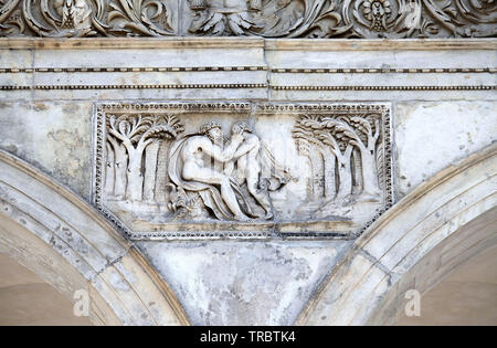 Relief auf dem Schloss Belvedere Gebäude im Garten der Prager Burg Stockfoto