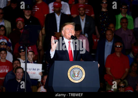 US-Präsident Donald J. Trumpf hält eine maga Kundgebung am Williamsport Regional Airport, in Montoursville, PA am 20. Mai 2019. Stockfoto