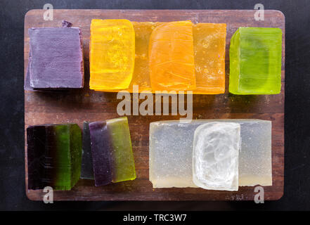 Bunte organische handgemachte Seife Bars schließen nach oben Stockfoto