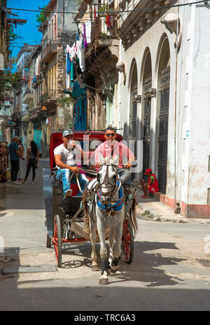 Überfüllte Straßen der Altstadt von Havanna (Havanna Vieja), Kuba, Karibik Stockfoto