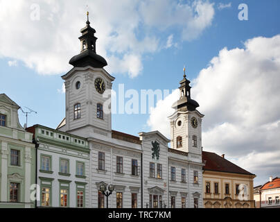 Altes Rathaus am Großen Platz (Velke namesti) in Hradec Kralove. Der Tschechischen Republik Stockfoto