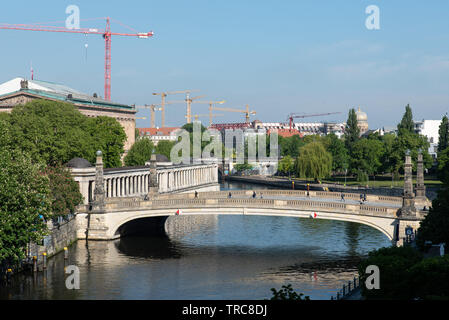 Friedrichbrücke über die Spree, die Museumsinsel, Berlin, Deutschland. Stockfoto