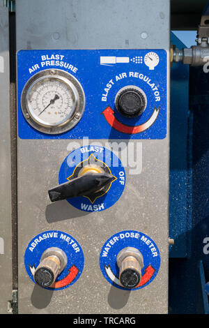close-up detail of sandblaster control panel knobs and buttons Stockfoto