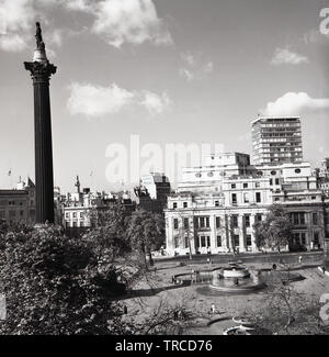 1960s, historischer, Luftblick über den Trafalgar Square, Westminster, London, England, zeigt das Denkmal des Platzes, die Nelson-Säule und die umliegende Landschaft, mit dem Gebäude des Canadian Pacific auf der linken Seite und dem Norway House. Stockfoto