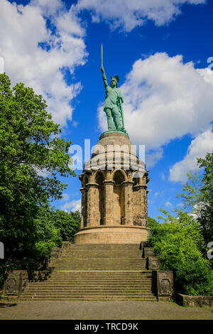 Detmold, Lipperland, Nordrhein-Westfalen, Deutschland - Hermannsdenkmal, in Erinnerung an den Gründer Cherusker Arminius, der höchste Statue in Deutschland. Stockfoto