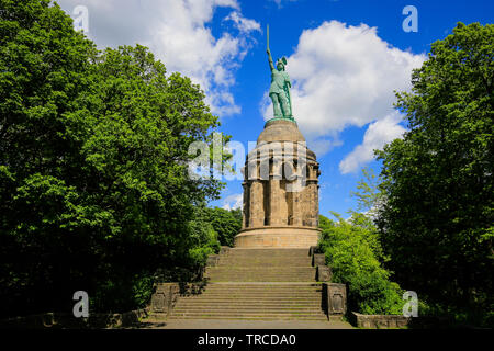 Detmold, Lipperland, Nordrhein-Westfalen, Deutschland - Hermannsdenkmal, in Erinnerung an den Gründer Cherusker Arminius, der höchste Statue in Deutschland. Stockfoto