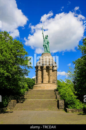Detmold, Lipperland, Nordrhein-Westfalen, Deutschland - Hermannsdenkmal, in Erinnerung an den Gründer Cherusker Arminius, der höchste Statue in Deutschland. Stockfoto