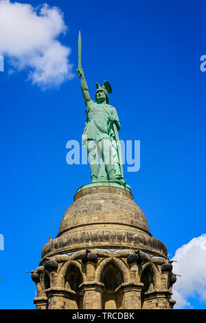 Detmold, Lipperland, Nordrhein-Westfalen, Deutschland - Hermannsdenkmal, in Erinnerung an den Gründer Cherusker Arminius, der höchste Statue in Deutschland. Stockfoto