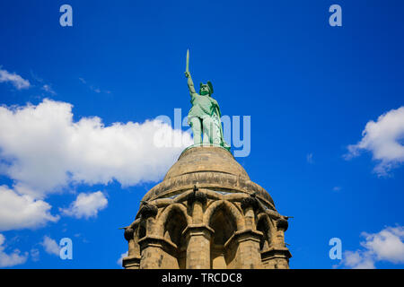 Detmold, Lipperland, Nordrhein-Westfalen, Deutschland - Hermannsdenkmal, in Erinnerung an den Gründer Cherusker Arminius, der höchste Statue in Deutschland. Stockfoto