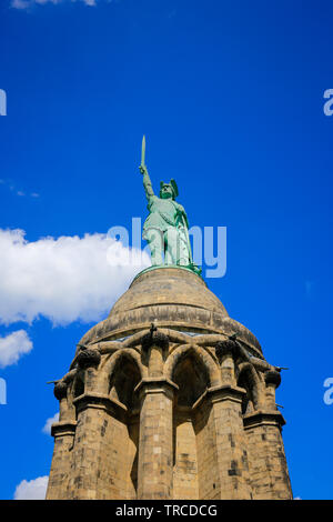 Detmold, Lipperland, Nordrhein-Westfalen, Deutschland - Hermannsdenkmal, in Erinnerung an den Gründer Cherusker Arminius, der höchste Statue in Deutschland. Stockfoto