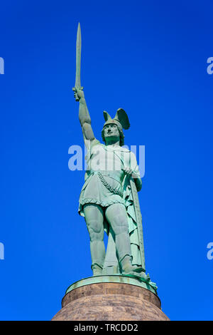 Detmold, Lipperland, Nordrhein-Westfalen, Deutschland - Hermannsdenkmal, in Erinnerung an den Gründer Cherusker Arminius, der höchste Statue in Deutschland. Stockfoto