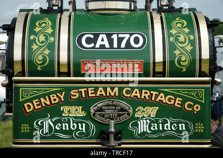 Die Seite eines Grün, dampfbetriebene Zugmaschinen. Stockfoto