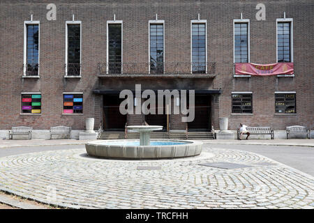 Fassade des ehemaligen Hornsey Rathaus, London, von Reginald Uren im modernistischen Stil entworfen und 1935 eröffnet. Stockfoto