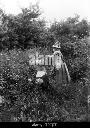 Soziale Geschichte einschließlich Mode (Derbyshire/Warwickshire). Foto wahrscheinlich in den 1920er Jahren genommen. Dies ist ein Glas negative und bildeten nur eine von 102 Negative mit der Aufschrift "Crich'. Alle stehen auf Alamy und kann unter dem Stichwort 'Crich 1920s' gefunden werden. Stockfoto