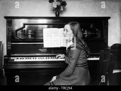 Soziale Geschichte einschließlich Mode (Derbyshire/Warwickshire). Foto wahrscheinlich in den 1920er Jahren genommen. Dies ist ein Glas negative und bildeten nur eine von 102 Negative mit der Aufschrift "Crich'. Alle stehen auf Alamy und kann unter dem Stichwort 'Crich 1920s' gefunden werden. Stockfoto