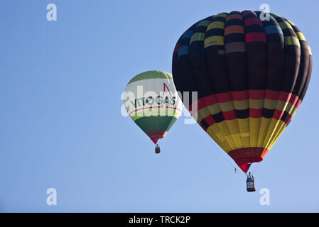 III Regatta von Aerostatische Luftballons in Gijón, Asturien, haben mehr als 20 Teilnehmer aus ganz Spanien, fünf von ihnen von Gijón. Stockfoto