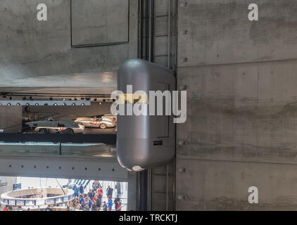 Stuttgart, Deutschland - Deutsche Autos haben immer weltweit berühmt wurde. Hier insbesondere das Mercedes Museum Stockfoto