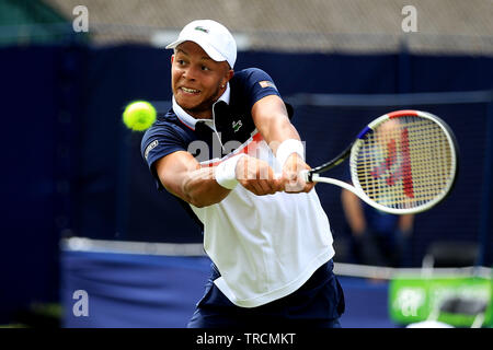 Surbiton, Großbritannien. 03 Juni, 2019. Jay Clarke von Großbritannien in Aktion gegen Evgeny Donskoi Russlands in der Mens Singles. Surbiton Trophy Tennis 2019, Tag 1 Am Surbiton Racket & Fitness Club in Surrey am Montag, den 3. Juni 2019. Dieses Bild dürfen nur für redaktionelle Zwecke verwendet werden. Redaktionelle Verwendung nur, pic von Steffan Bowen/Andrew Orchard sport Fotografie/Alamy Live news Credit: Andrew Orchard sport Fotografie/Alamy leben Nachrichten Stockfoto