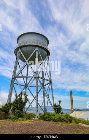 Wasserturm & Quartermaster Gebäude, Alcatraz, San Francisco Bay, Kalifornien Stockfoto