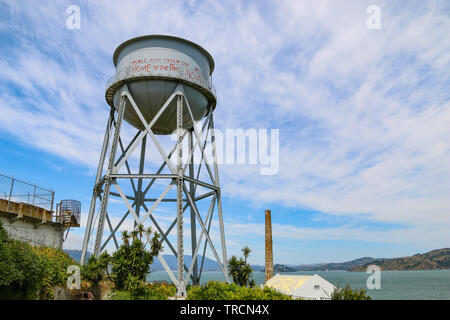 Wasserturm & Quartermaster Gebäude, Alcatraz, San Francisco Bay, Kalifornien Stockfoto