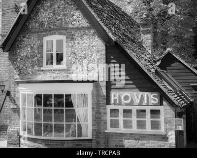 Alte Bäckerei mit Hovis unterzeichnen, Hambleden Dorf, Wycombe Bezirk, Berkshire, England, UK, GB. Stockfoto