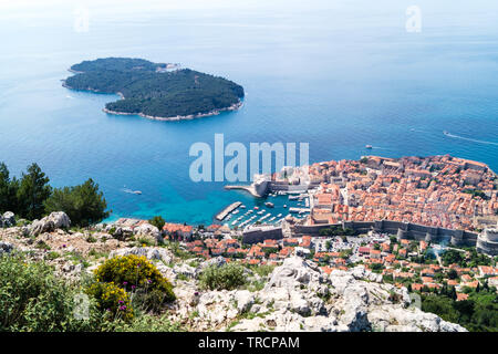 Blick vom Mount sdr auf Otok Lokrum, einer kleinen Insel in der Nähe von Dubrovnik Kroatien Stockfoto