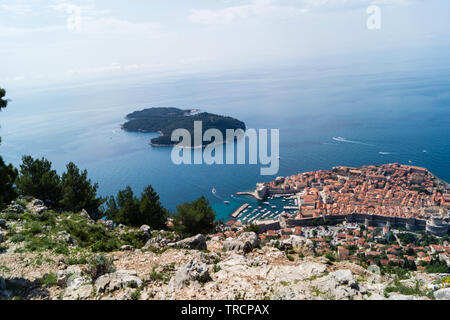 Blick vom Mount sdr auf Otok Lokrum, einer kleinen Insel in der Nähe von Dubrovnik Kroatien Stockfoto