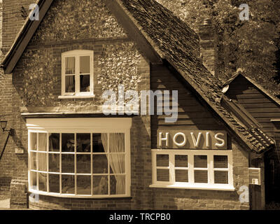 Alte Bäckerei mit Hovis unterzeichnen, Hambleden Dorf, Wycombe Bezirk, Berkshire, England, UK, GB. Stockfoto