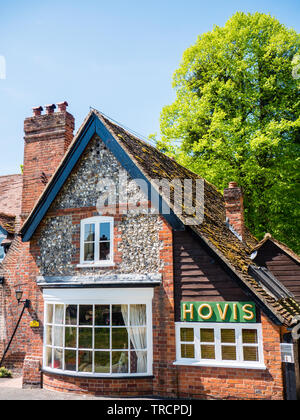 Alte Bäckerei mit Hovis unterzeichnen, Hambleden Dorf, Wycombe Bezirk, Berkshire, England, UK, GB. Stockfoto