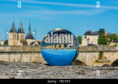 Aussicht auf Brücke Jacques Gabriel und der Stadt Blois bei Sonnenuntergang, Loire-et-Cher Abteilung, Center-Val de Loire, Frankreich, Europa Stockfoto