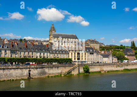 Stadt von Blois und der Kathedrale Saint-Louis auf der Loire, Blois, Loir-et-Cher Abteilung, Center-Val de Loire, Frankreich, Europa Stockfoto