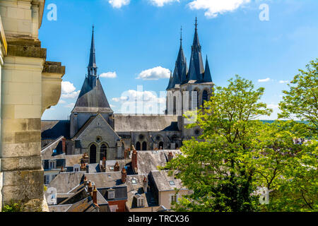 Blick auf die Kirche Saint Nicolas von Blois, Loir-et-Cher Abteilung, Center-Val de Loire, Frankreich, Europa Stockfoto