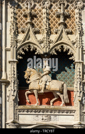 Reiterstandbild von Louis XII auf der Fassade von Schloss Blois, Blois, Loir-et-Cher Abteilung, Center-Val de Loire, Frankreich, Europa Stockfoto