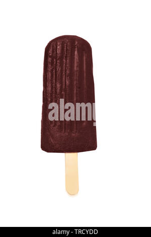 Cola Eis pop oder popsicle auf weißem Hintergrund mit Freistellungspfad isoliert Stockfoto