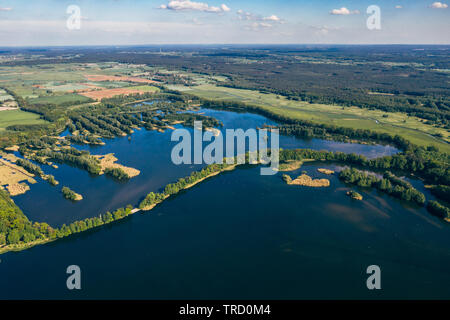 Luftaufnahme der Seen/Teiche in das natürliche Reservoir der Bird's im südlichen Polen. Milicz, Barycz Tal Landschaftspark. Stockfoto