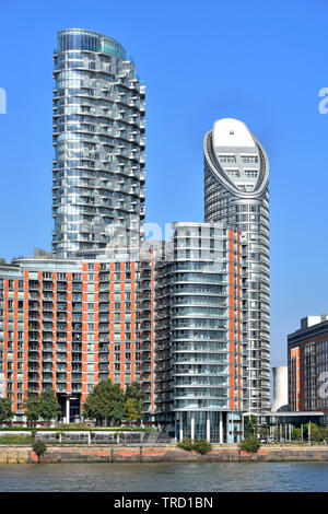 Neues Gehäuse im Wahrzeichen Wolkenkratzer Wohnblocks am Flußufer Gebäude Entwicklung in städtischen Landschaft am Ufer des Flusses Themse East London England Großbritannien Stockfoto