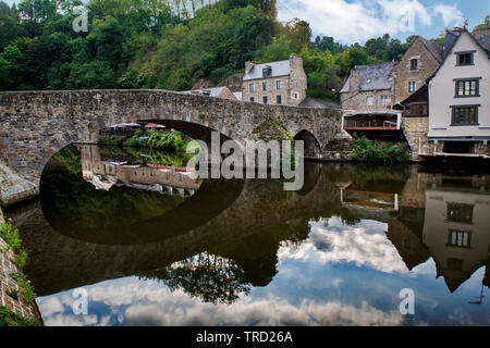 Dinan am Ufer der Rance, Dinan, Bretagne, Frankreich Stockfoto