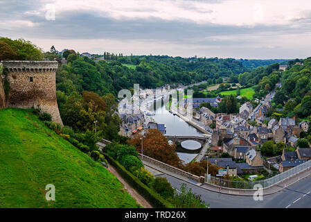 Dinan am Ufer der Rance, Dinan, Bretagne, Frankreich Stockfoto