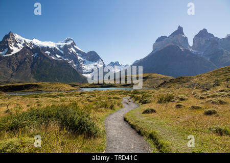 Trail Los Cuernos in Torres del Paine, Patagonien, Chile anzeigen Stockfoto