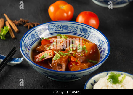 Bo Kho-vietnamesischen Rinderragout mit Brot oder Reis Stockfoto